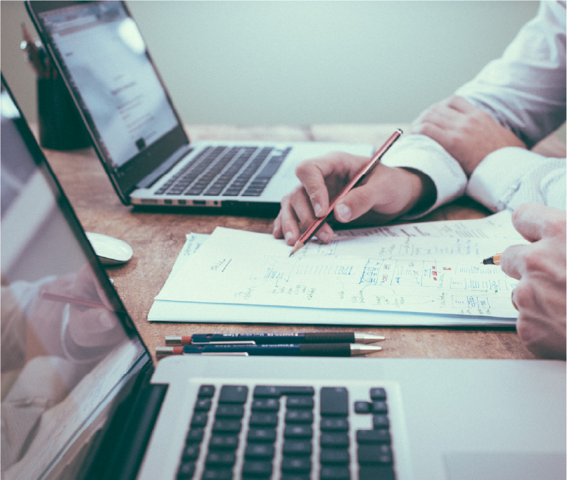 trabajando con ordenador